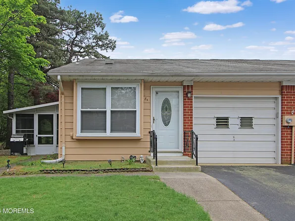 8a Lexington Drive, Whiting, NJ 08759