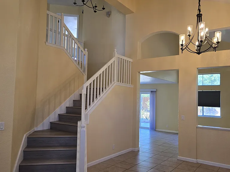 8421 Ardelle Way — Photo 2