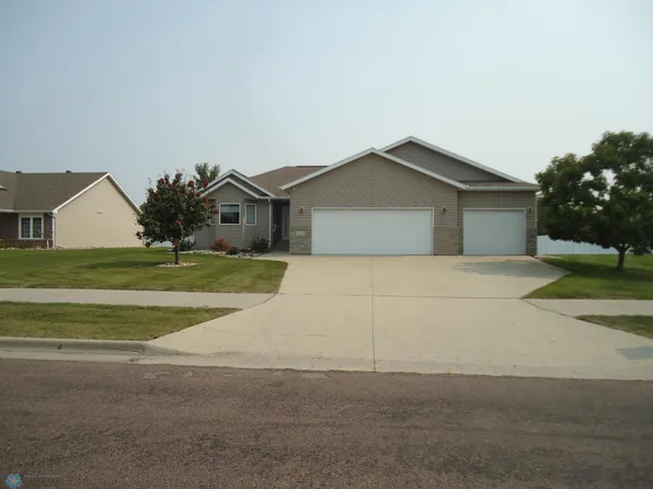 4324 43rd St S, Fargo, ND 58104