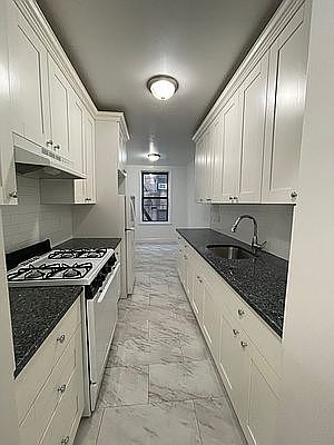 3rd image of 11937 Metropolitan Ave APT 3F