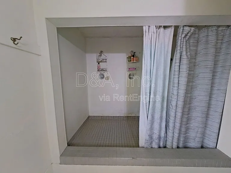 242 NW 15th St #1 — Photo 6