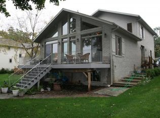 9102 Lake Park Dr, Genoa City, WI