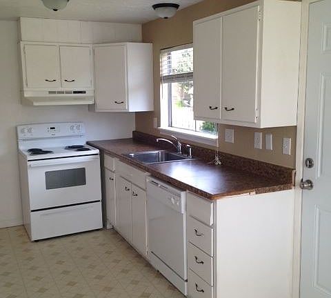 3rd image of 1451 N Ashland Ave APT 9