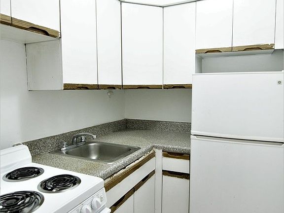 4th image of 205 2nd Ave #4D