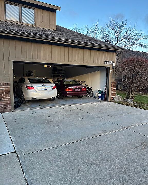 2nd image of 9792 Hawthorne Glen Dr