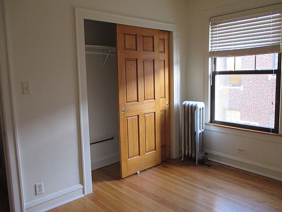 4th image of 929 W Oakdale Ave APT 3I