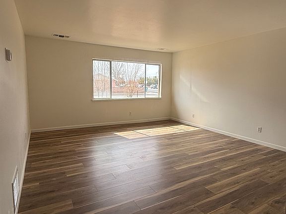 4th image of 620 W Erie St #1