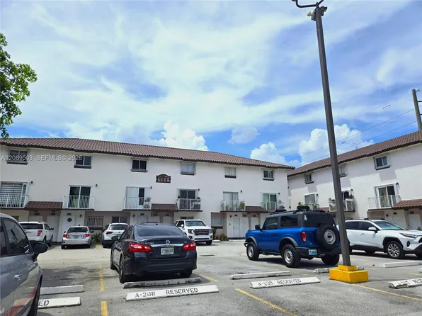 800 SW 104th Ct, Miami, FL