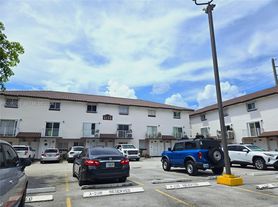 800 SW 104th Ct