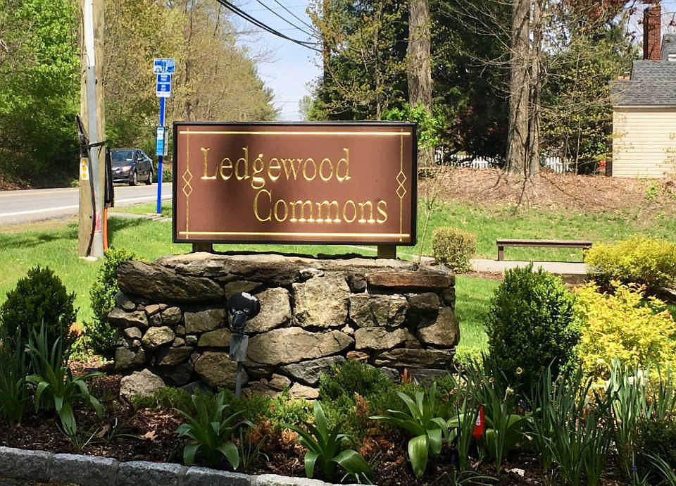 1st image of 19 Ledgewood Cmns #19
