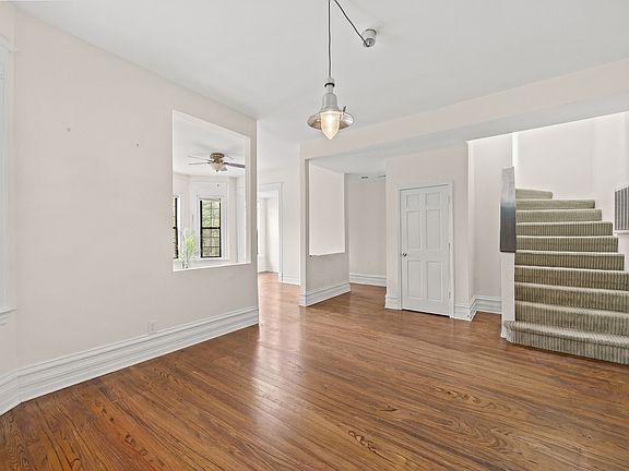 2nd image of 3339 N Kenmore Ave #2