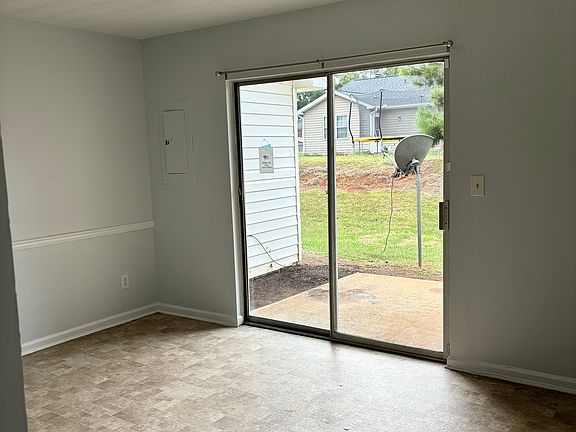 5th image of 1738 Bob White Ln SE