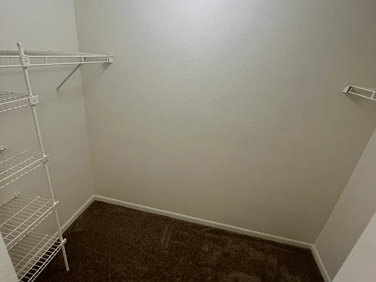 Rosewood Park Apartments — Photo 15