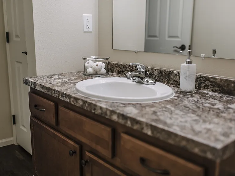 Lakewood Crossing Apartments — Photo 93
