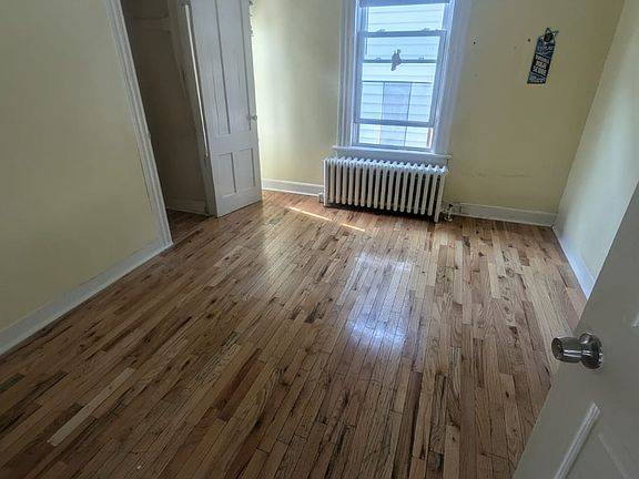 3rd image of 10 Vine St