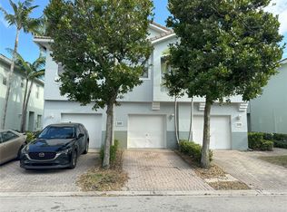 3207 Laurel Ridge Cir, Riviera Beach, FL 33404