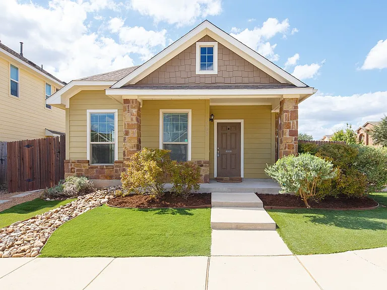 102 Preston Trl — Photo 1