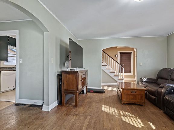 4th image of 1709 White Bear Ave N