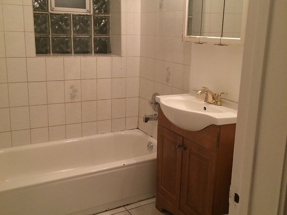 2nd image of 5258 W Congress Pkwy