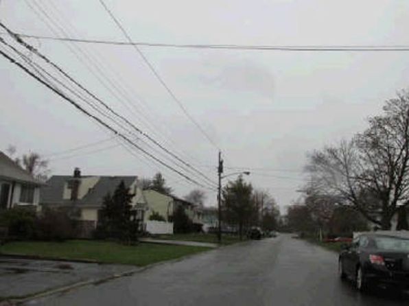 57 Stowe Ave, Babylon, NY 11702