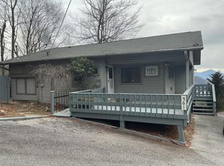 561 Knight Rd, Saluda, NC 28773