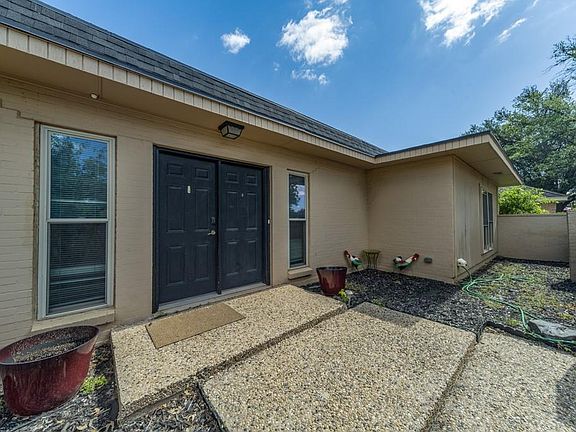 5th image of 30 Cobblestone Ln