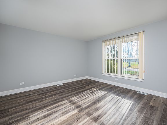 5th image of 1006 W Saint James St