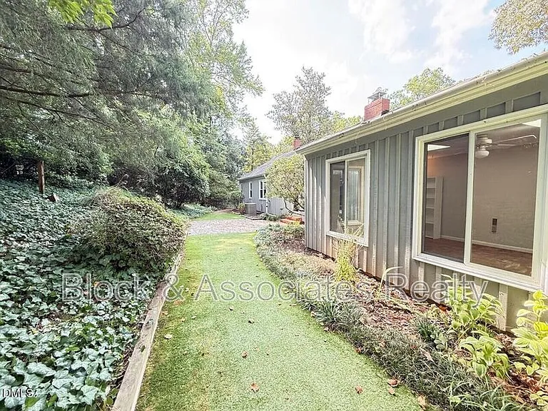 2667 Davis St — Photo 36