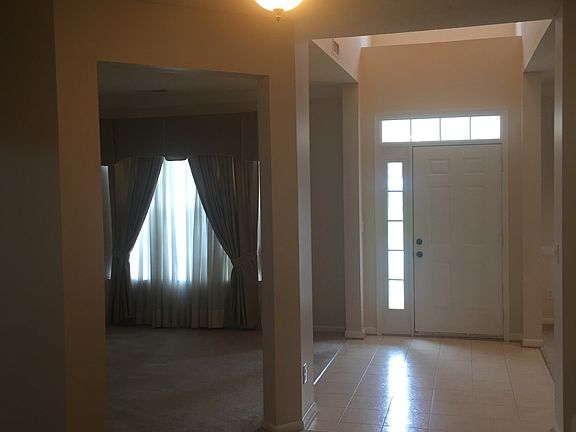 4th image of 216 Woodburne Ln