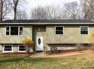 8 Van Wagner Rd, Lloyd, NY 12528