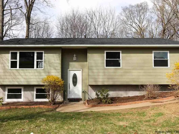 8 Van Wagner Rd, Lloyd, NY 12528