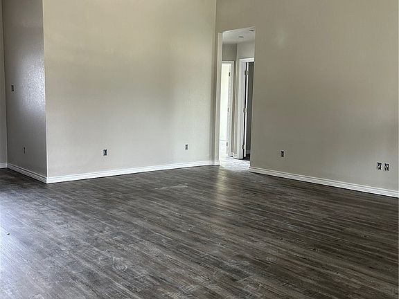 4th image of 216 W Ruby Rd