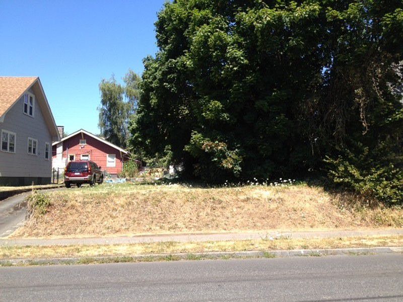 2nd image of 1405 NE Prescott St