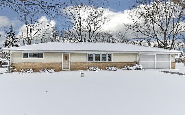 1st image of 9 W Elaine Cir
