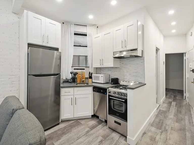 611 E 11th St #5D — Photo 10