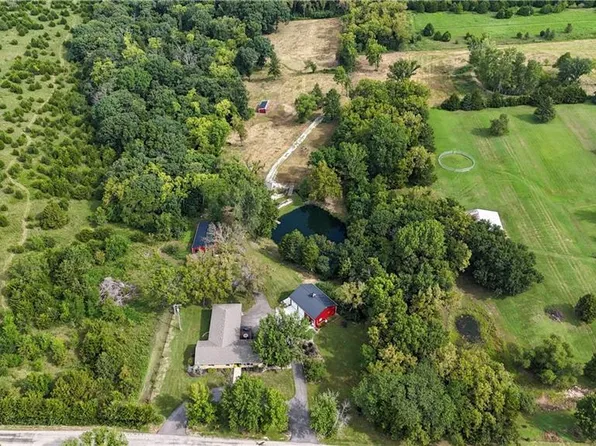 31470 W 89th St, De Soto, KS 66018