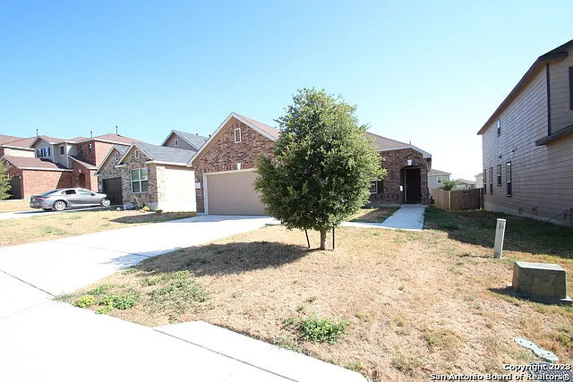 3 bed, 2.0 bath, 1571 sqft, $1,500 — Photo 2