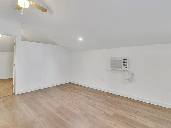 3rd image of 406 W 36th St Unit C