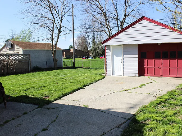 2202 Aberdeen Ave — Photo 2