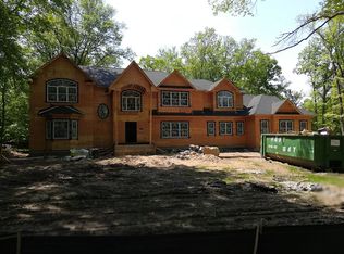 24 Robin Ridge Rd, Upper Saddle River, NJ 07458