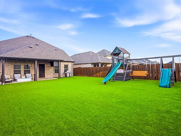 3rd image of 404 Wydown Dr