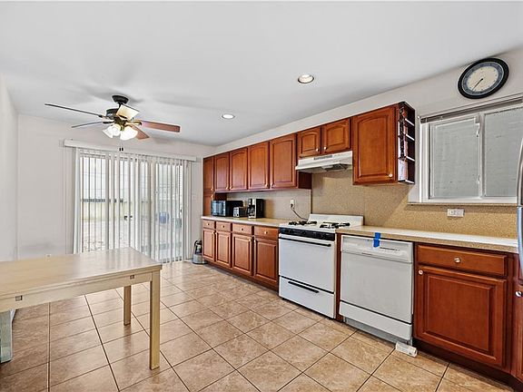 4th image of 236 Richmond Ter