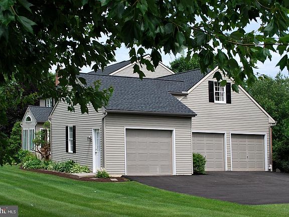 3rd image of 145 Weston Dr