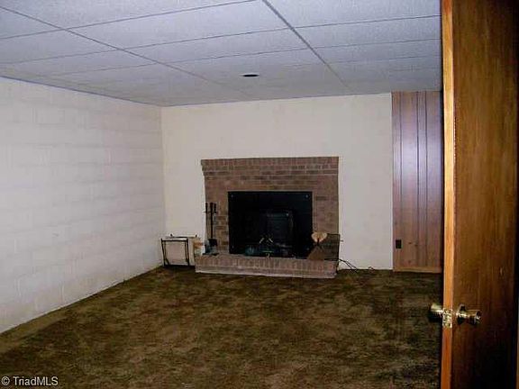 5th image of 205 Valley Dr