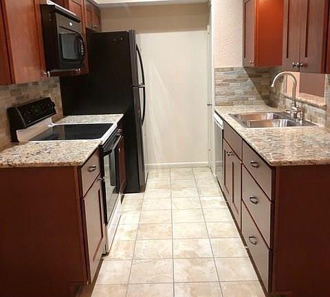 3rd image of 421 W San Antonio St