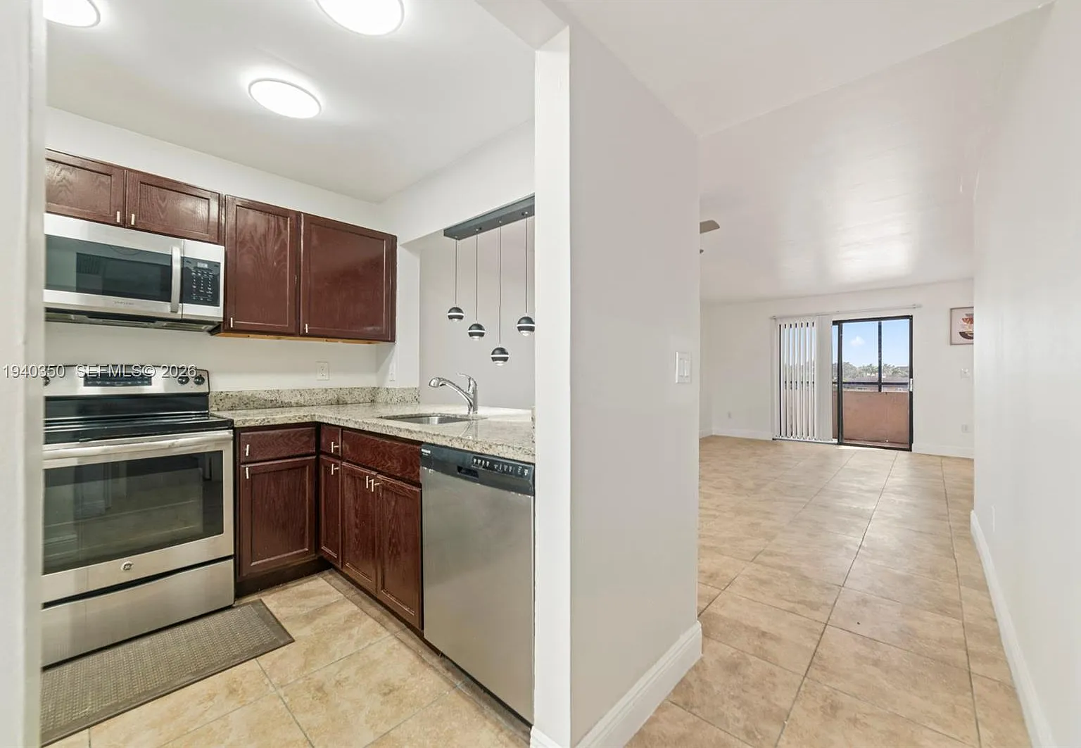 Monterey Two Condo — Photo 4