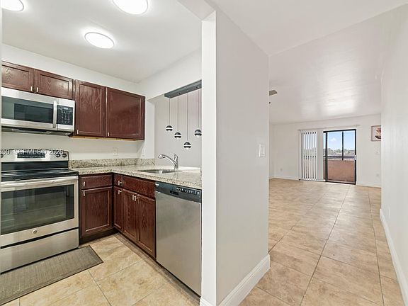 4th image of 880 NE 207th Ter #20210
