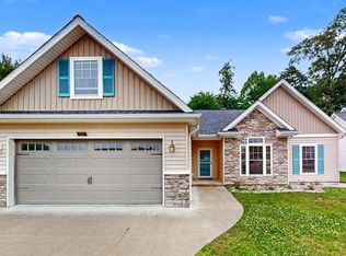 251 Hunters Ridge Dr, Paducah, KY 42001
