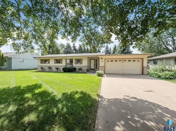 205 E 36th St, Sioux Falls, SD 57105