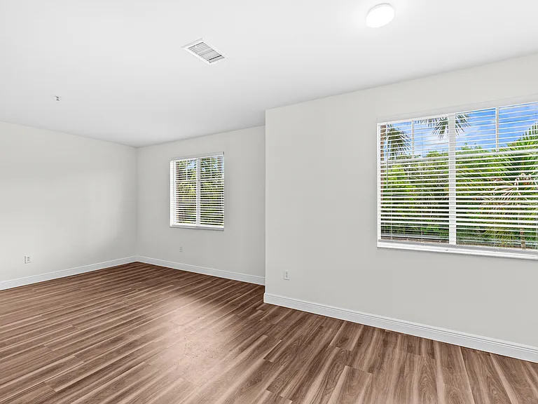 536 NW 39th Cir — Photo 7